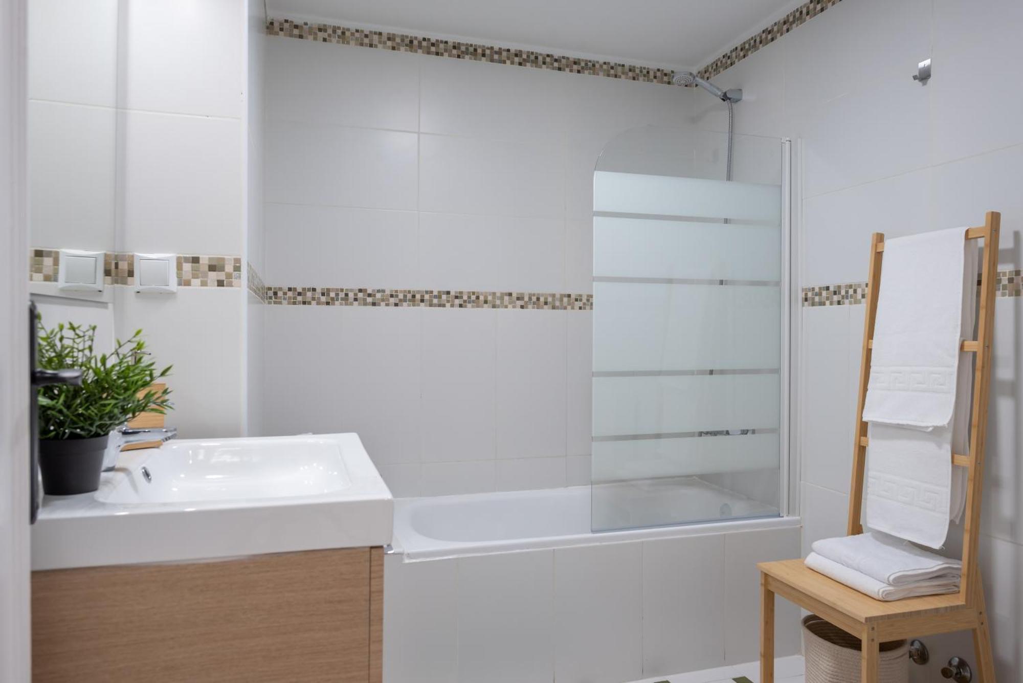 Mrs Apartamento En Gran Via De Colon Parking Granada Exterior photo